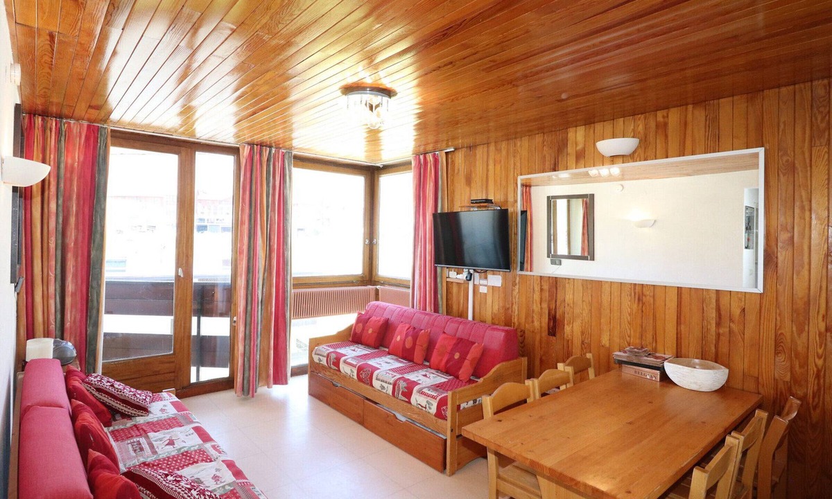 Le Lavachet Apartment | Comfortable apartment, ski-in/ski-out, sunny balcony