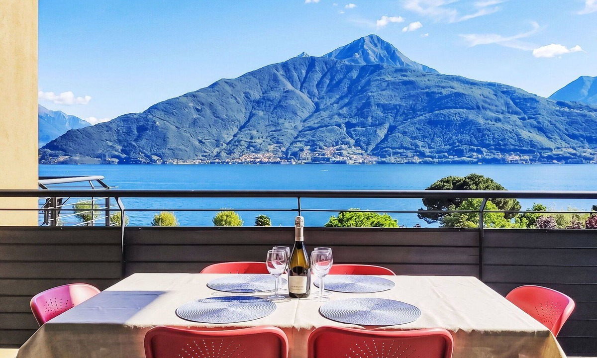 Calozzo Apartment | Cosy apartment for 4 guests with A/C, WIFI, pool, TV, patio and panoramic view