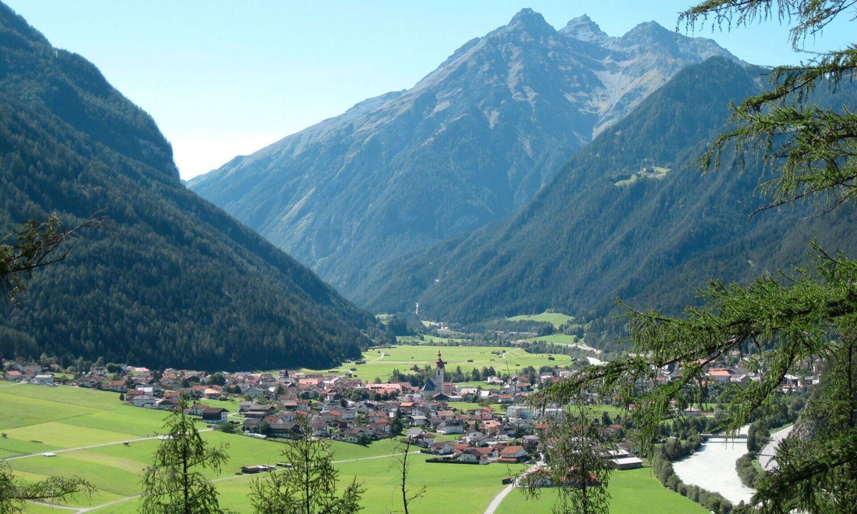 Pfunds Apartment | Cosy apartment for 8 people with WIFI, TV, terrace and pets allowed