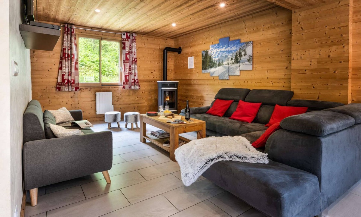 Le Bettaix Ski Chalet | Cosy Chalet Snow Mountain for 14 guests