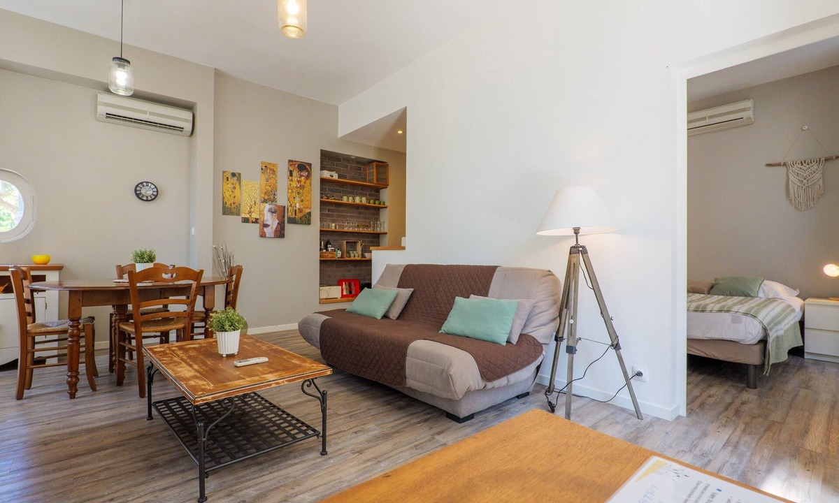 Vals-les-Bains Apartment | Cosy Retreat “Parenthèse Cosy near the Thermal Baths” with Wi-Fi and Air Conditioning