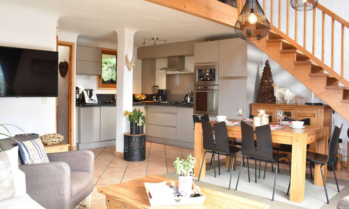 Meribel Ski Chalet | Cozy chalet with mezzanine, wood stove, wifi and parking - Méribel