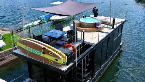 Lisanza Boat Rental | DIAMOND Bigigio House Boat