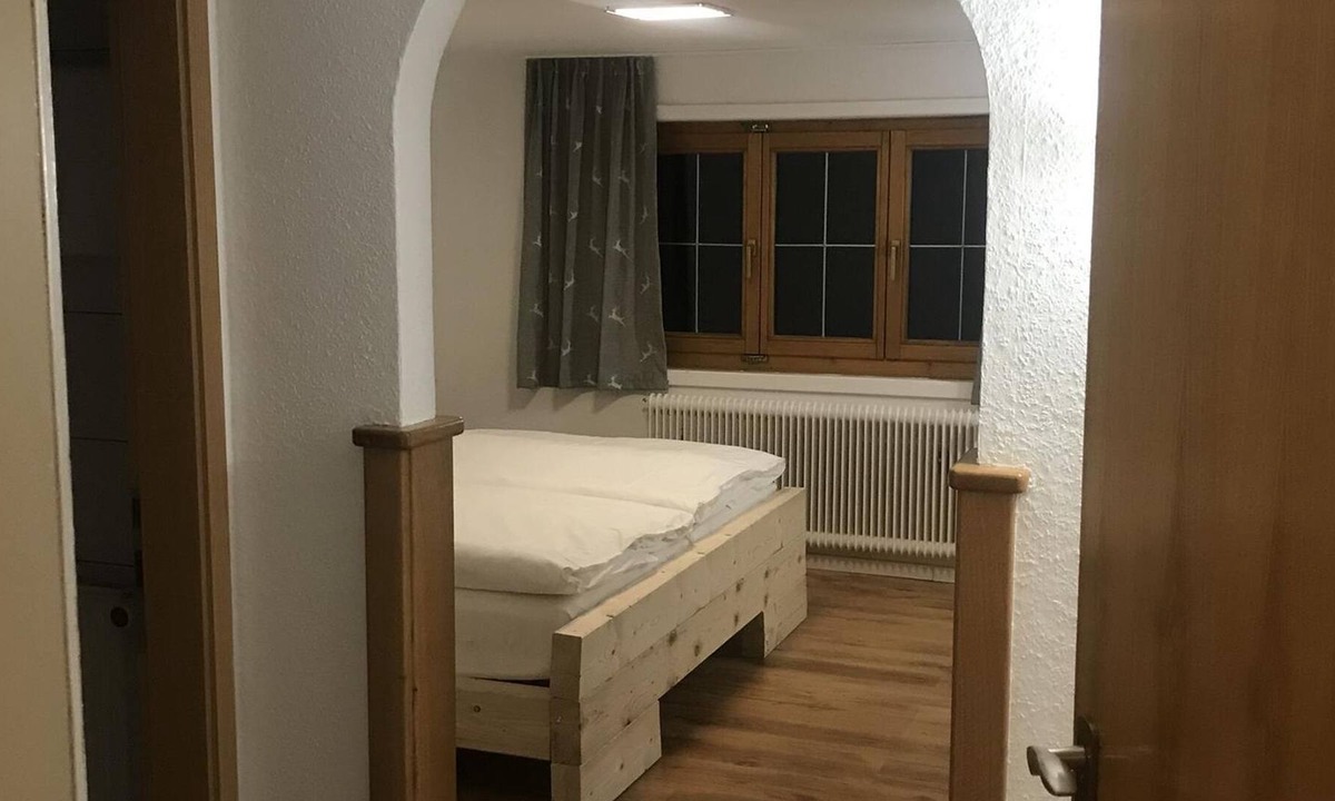 Hirschegg House | Doppelzimmer Nr. 3, Dusche / WC - Gasthof Hirsch