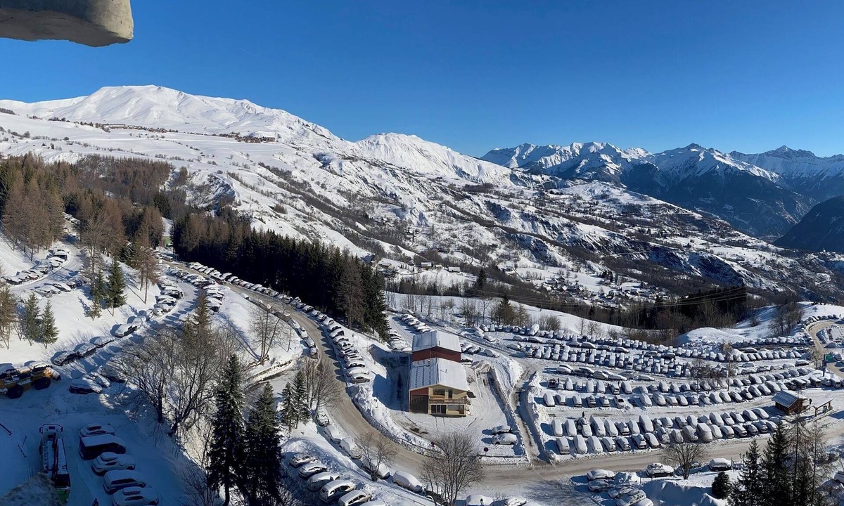 Le Corbier Apartment | Family studio with balcony at the foot of the ski area