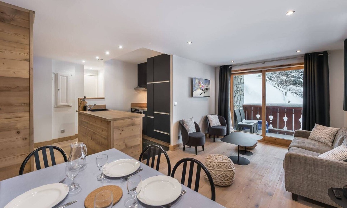 Meribel Village Apartment | Fermes de Méribel Delys #2D2 - 6 guests - Ski in - Ski out