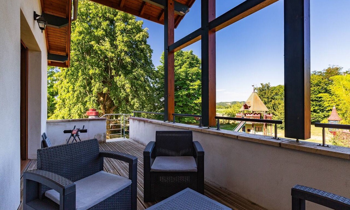 Saint-Marcellin Vercors Isere Communaute House | Gîte for 8 – La Fontaine Des Rollands: Mountain View, Shared Pool, Wi-Fi
