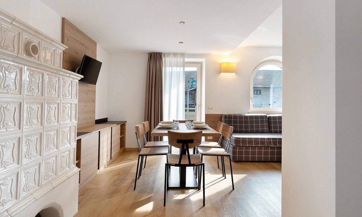San Lorenzo in Banale House | Gelso Bianco: spacious apartment with 35 sqm terrace and balconies