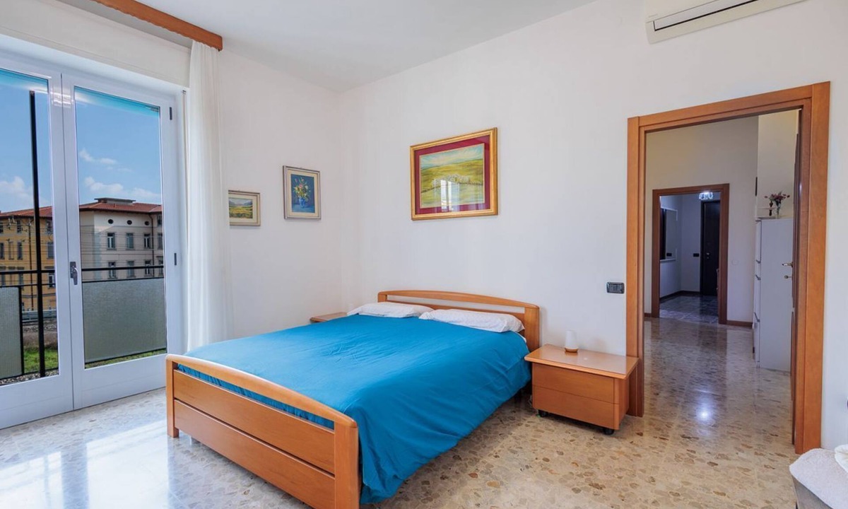 Villaggio degli Sposi Apartment | GuestHost - Cozy 70 sqm accommodation in Bergamo, ideal for hosting 4 people, located on the third floor of a building with an elevator (NOT suitable for disabled persons). Equipped with all comforts, including wifi and air conditioning, it offers a rela