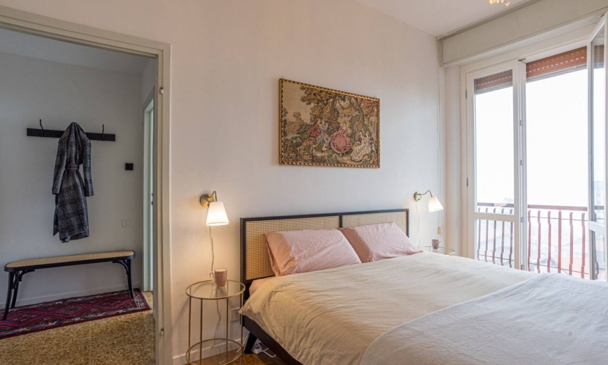 Civenna Apartment | GuestHost - Spacious and bright one-bedroom 90smq apartment on the fourth floor of a 70s building, with elevator, that can accommodate up to 4 paxThe apartment is located in the municipality of Civenna, just 7km from the center of Bellagio. Quiet locatio