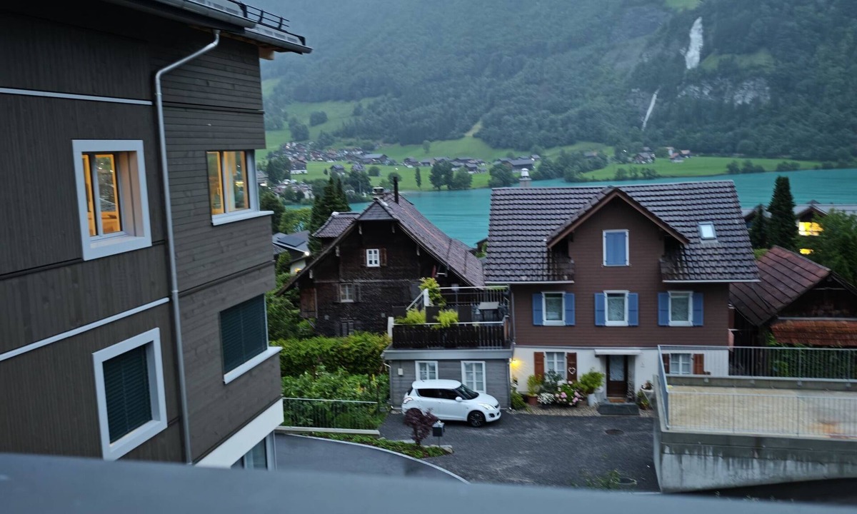 Lungern Condo | Hermosa vistas a las montanas y parte del lago Bijou Lungern N 1