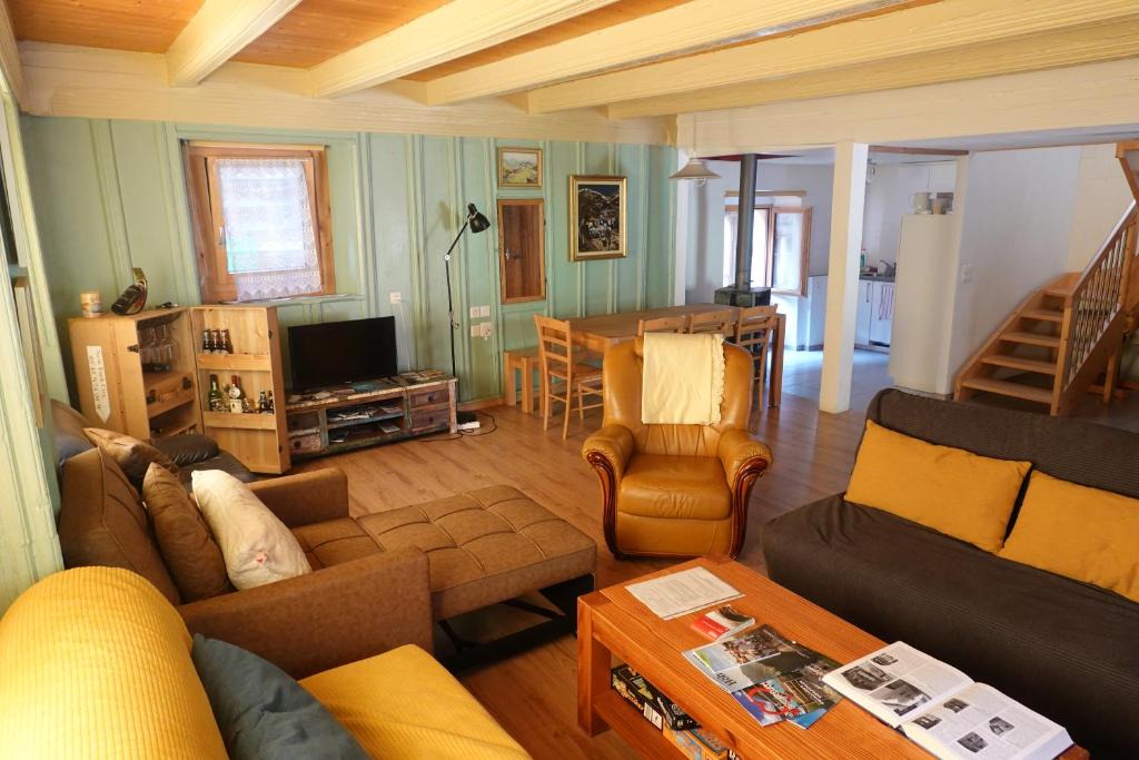 Naters Apartment | Historische Maisonettewohnung bis 10 Gäste, Magic Pass Belalp, Rosswald und mehr