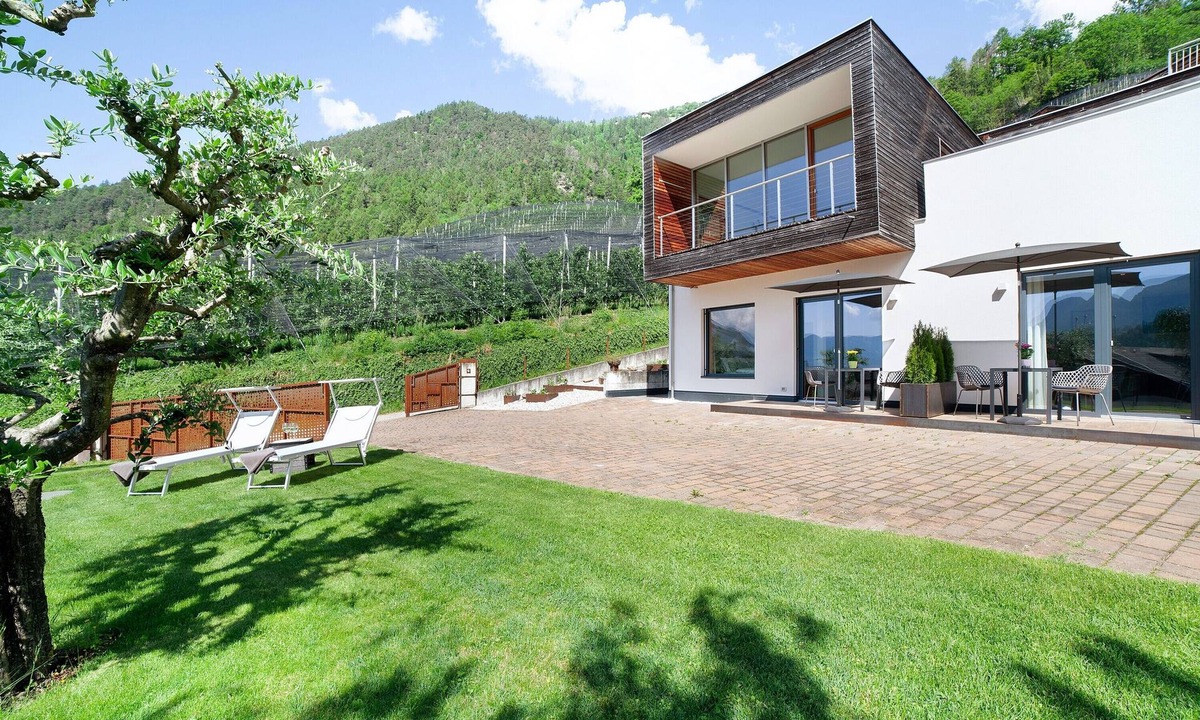 Rifiano Apartment | Holiday Apartment "Alivo Living Apartment Aurora" with Mountain View & Garden
