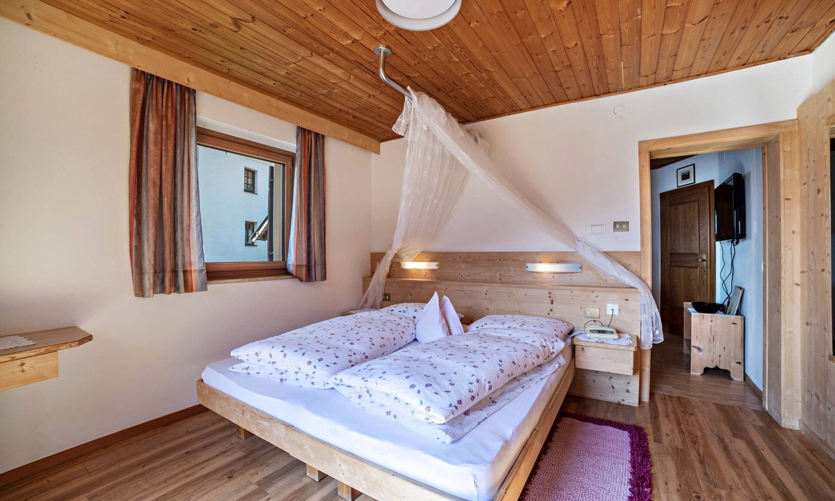 San Leonardo in Passiria Apartment | Holiday Apartment 'Camping Passeier Sonnenblume' with Mountain View & Wi-Fi