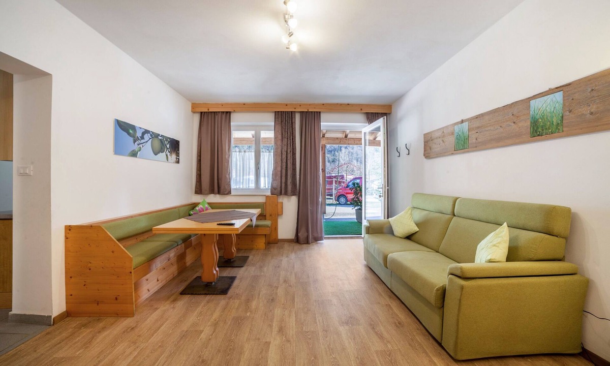 San Leonardo in Passiria Apartment | Holiday Apartment "Camping Passeier Lavendel" with Mountain View & Wi-Fi