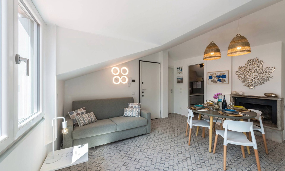 Lierna Apartment | Holiday Apartment Casa Royale Appartamento Aria with Lake, and Mountain View, Wi-Fi, A/C