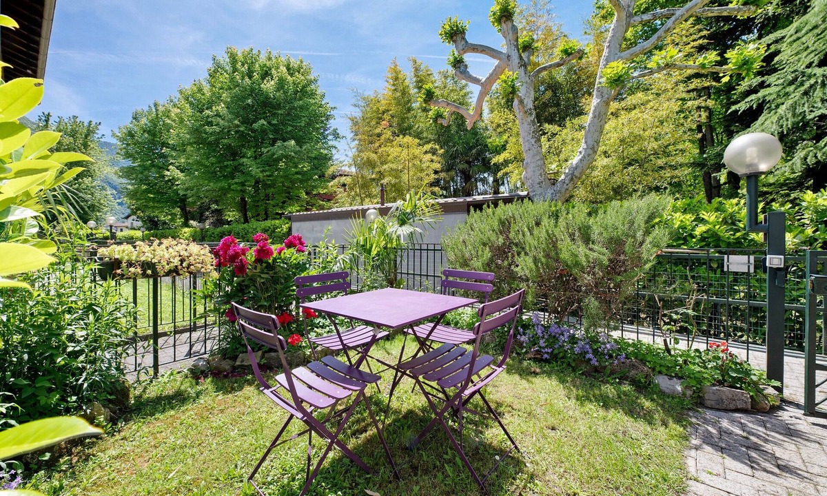 Porlezza House | Holiday Home 'Ezia' with Mountain View and Small Private Garden