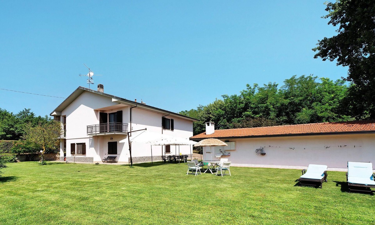 Angera House | Holiday Home 'Villa Fox' with Garden, Balcony & Shared Wi-Fi