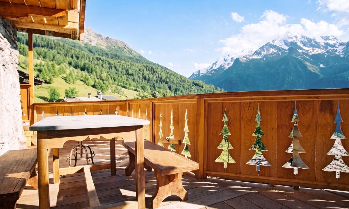 Sainte-Foy-Tarentaise Ski Chalet | Homerez - Chalet in Sainte-Foy-Tarentaise