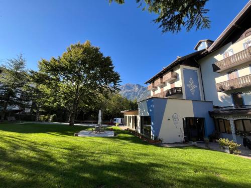 Cavedago Hotel | Hotel alle Rose Family inspired garden and SPA