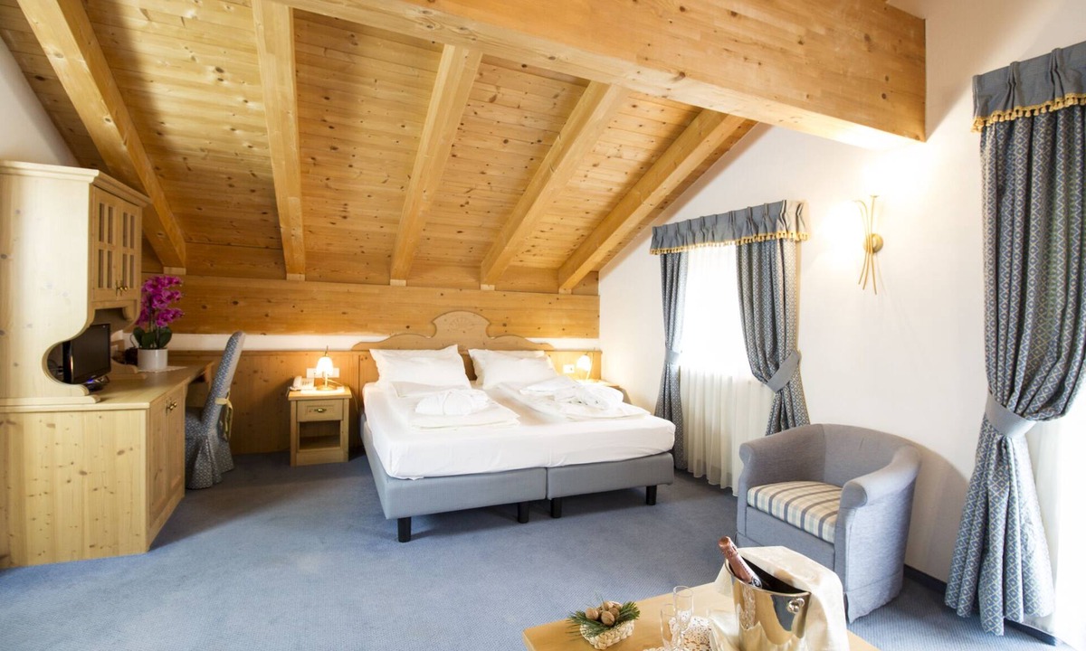 Campo Carlo Magno Hotel | Hotel Casa Del Campo