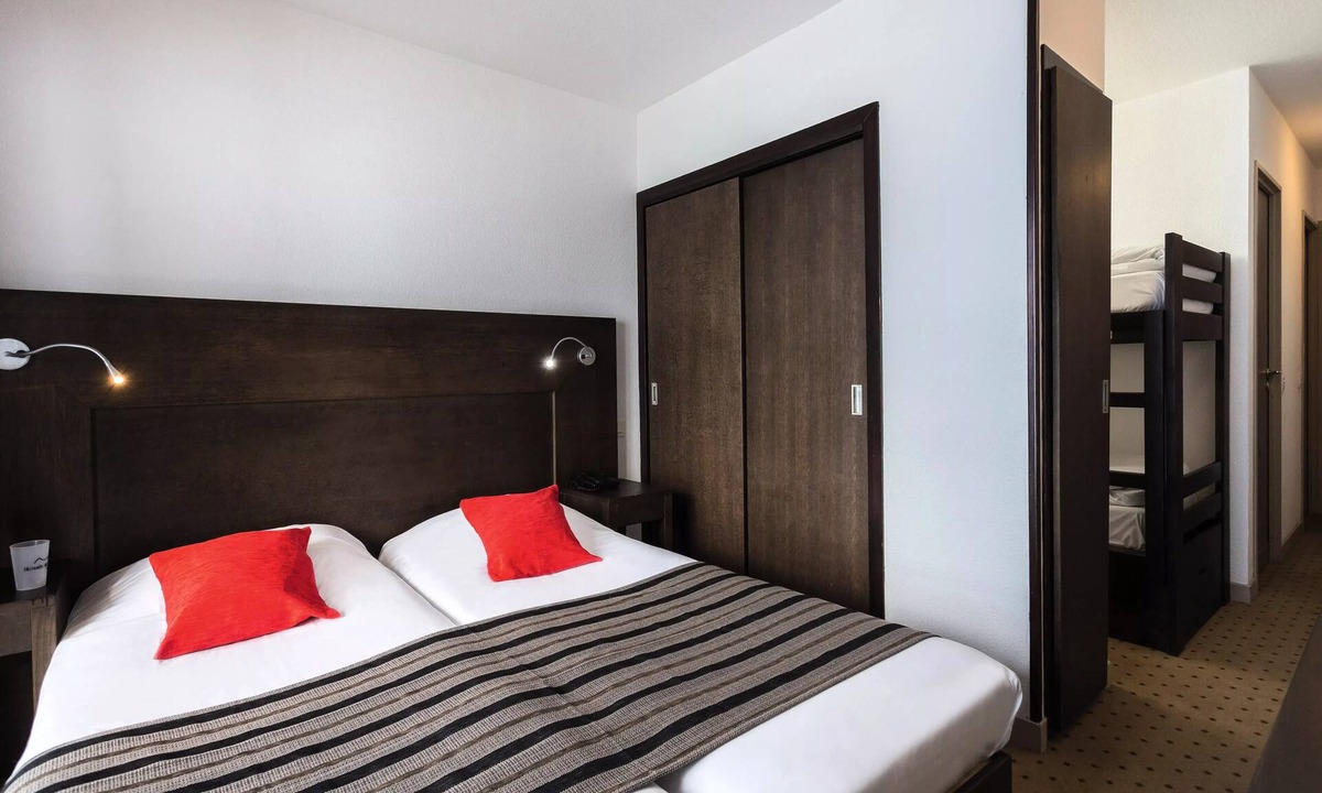 Val Claret Hotel | Hotel Tignes Le Diva - Breakfast - Classic Room 2 Adults + 2 Children with Balcony