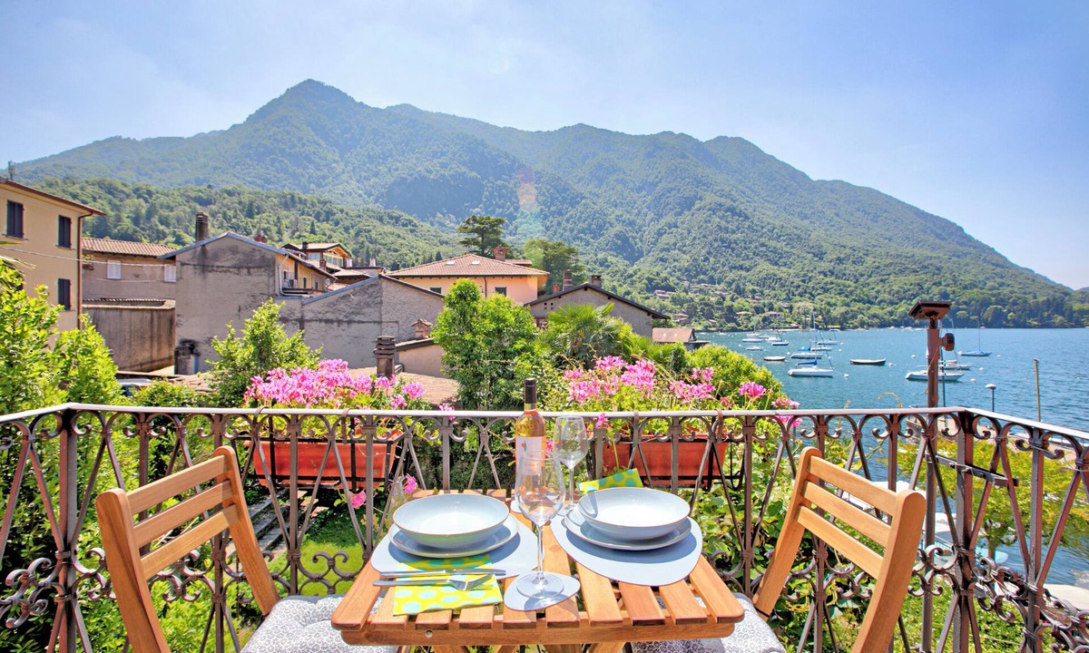 Calde Apartment | Il Porticciolo - Lake Front Panoramic Apartment, Castelveccana, Italy