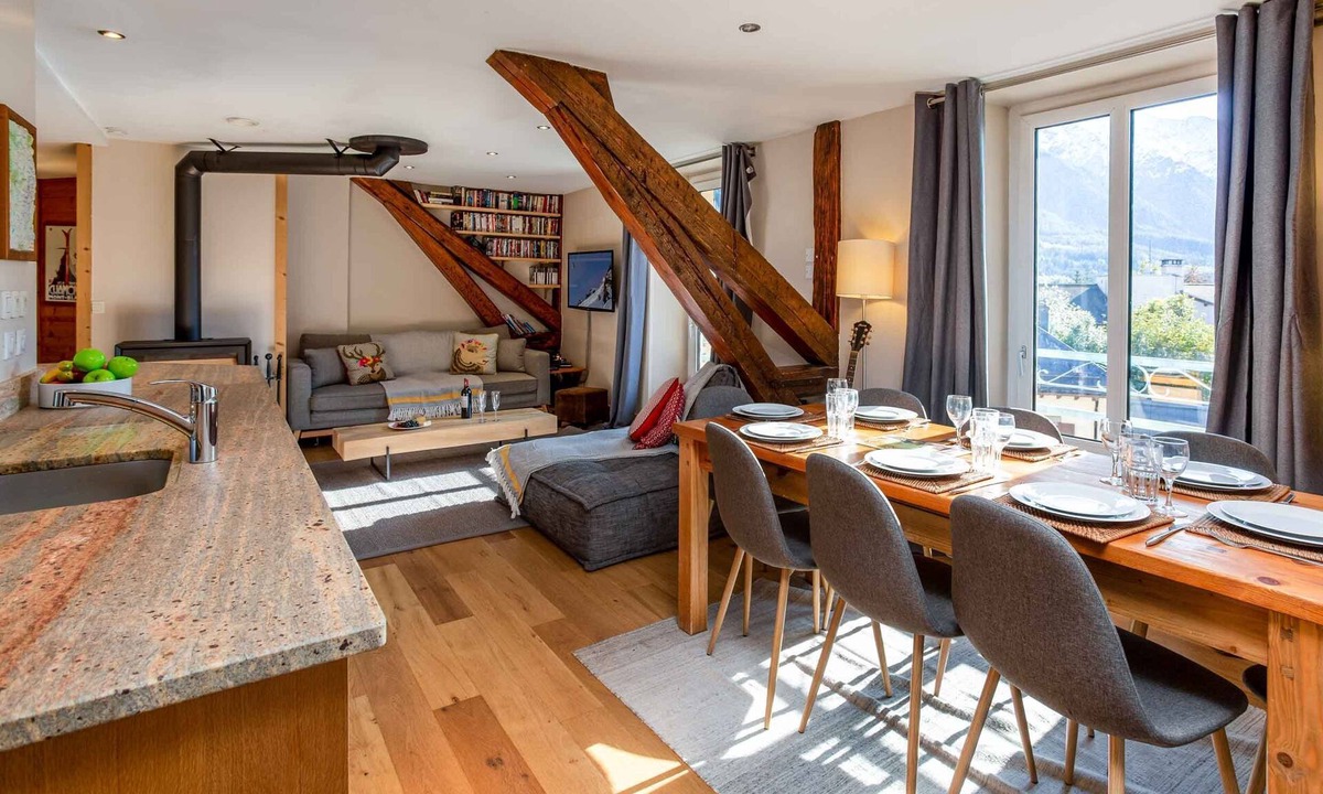 Chamonix City Centre Apartment | La Belle Epoque apartment - an apartment that sleeps 8 guests in 3 bedrooms