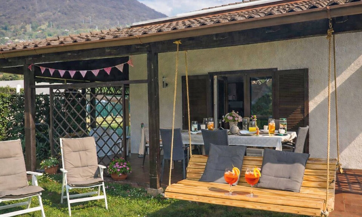 Domaso Apartment | Lago Lodge Claudia Beach Holiday Home