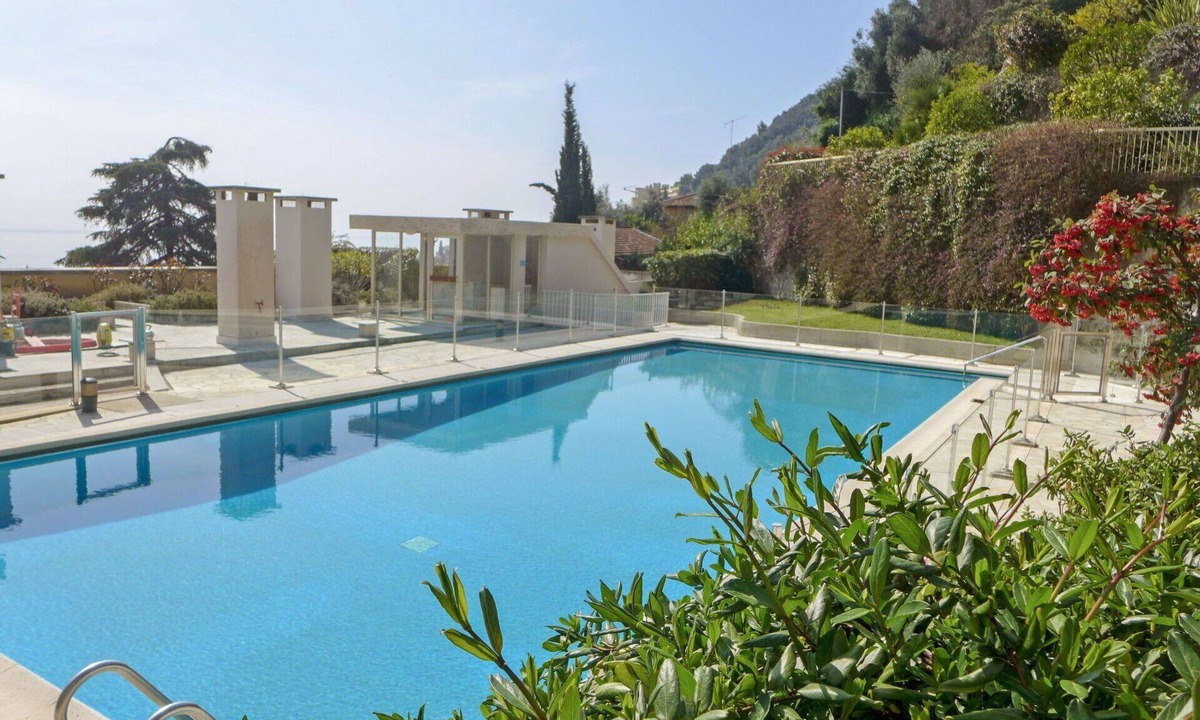 Menton Apartment | Lovely apartment for 4 people with WIFI, pool, TV and terrace