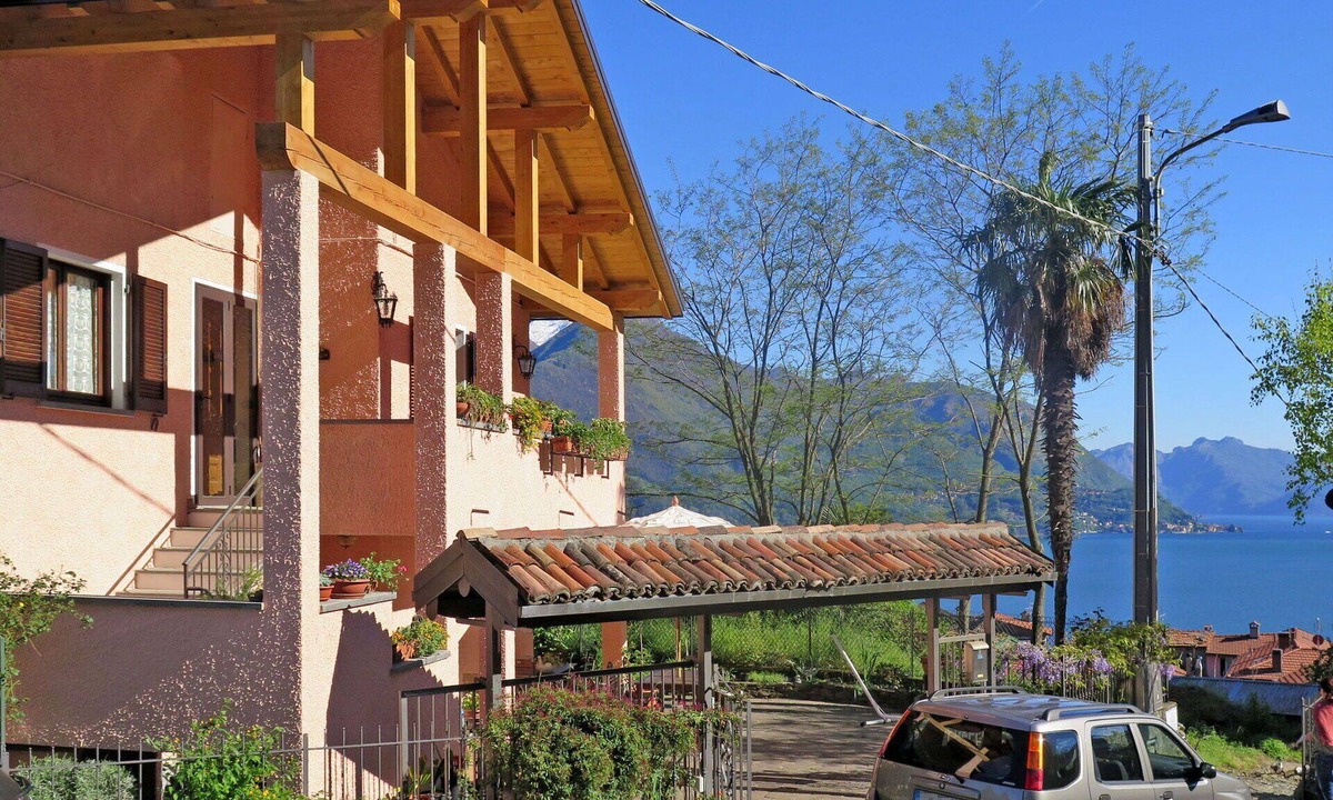 Santa Maria - Rezzonico Apartment | Lovely apartment for 4 people with WIFI, TV, terrace and pets allowed