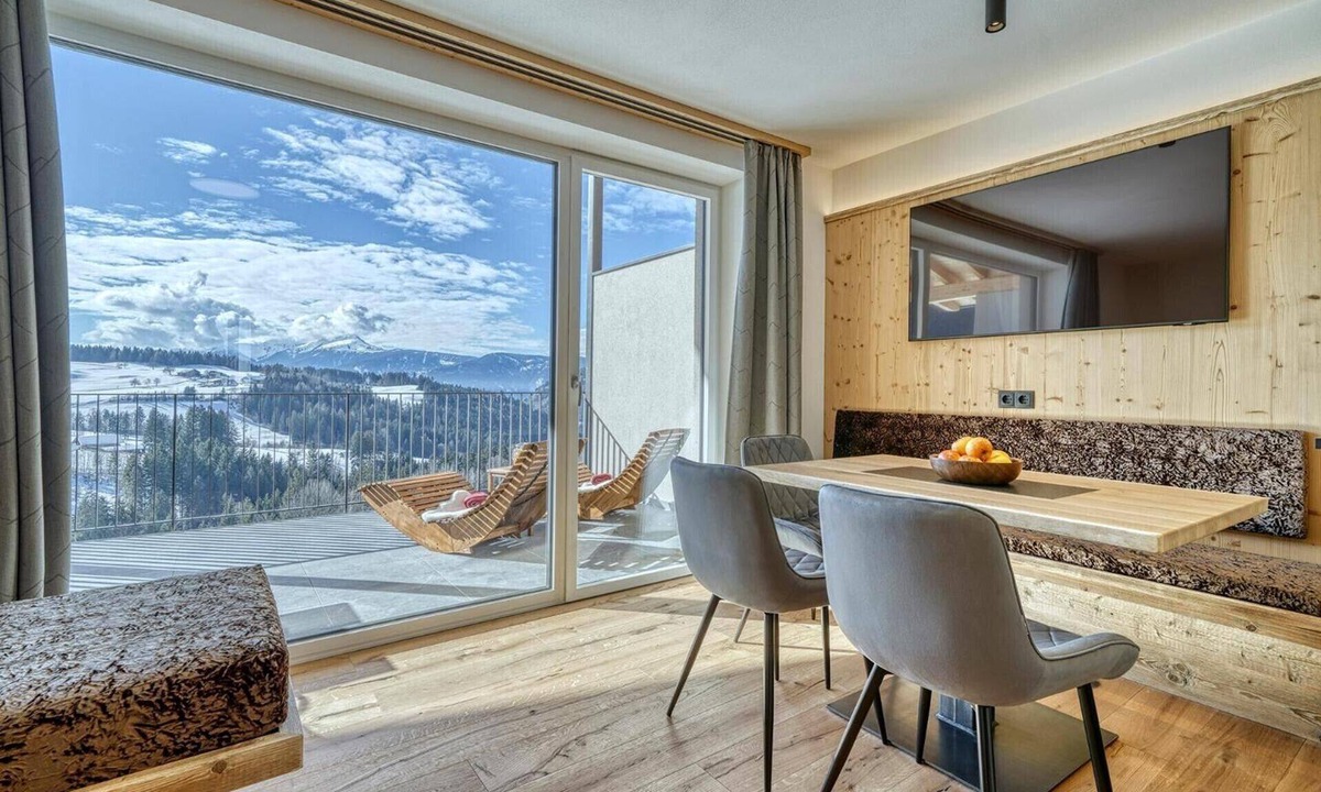 Avelengo Apartment | Modern Apartment with 2 Bedrooms & Panoramic Views – Apis