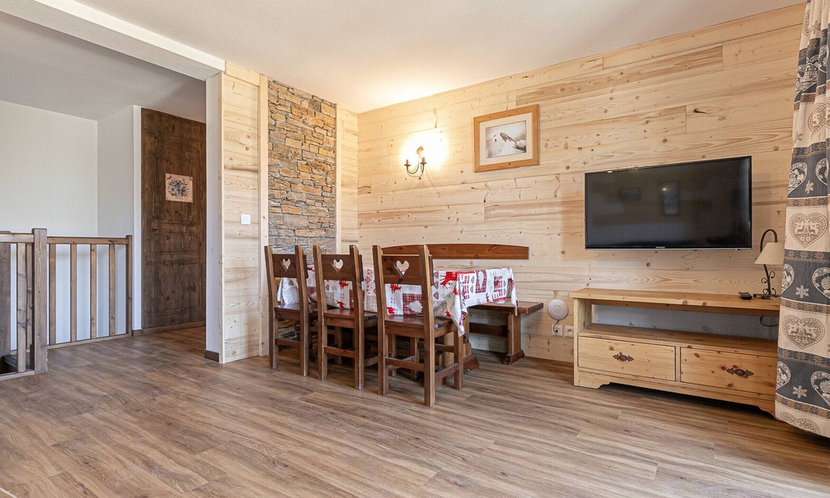 Aussois Apartment | Modern duplex for 6 with beautiful mountain view and WIFI