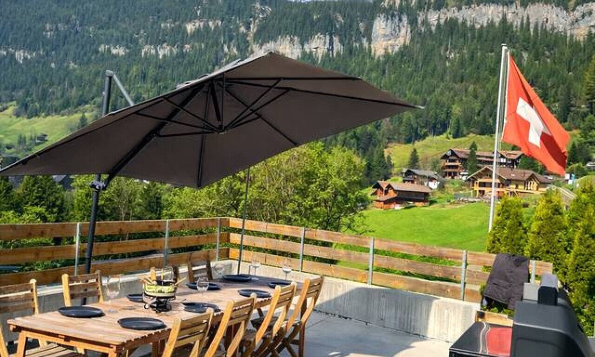 Bangerten Ski Chalet | Modern SPA Chalet AC Alps & Lake View Terrace BBQ near Interlaken