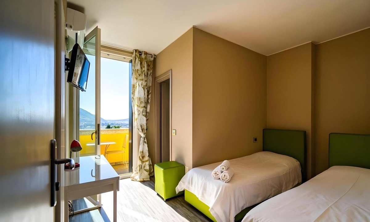 Lecco House | Montebello Lake