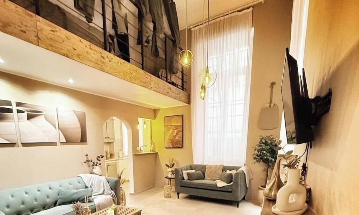 Carabacel Apartment | Nice Old Town 3BR Duplex - AC, Easy Check-in, Cathedral Area