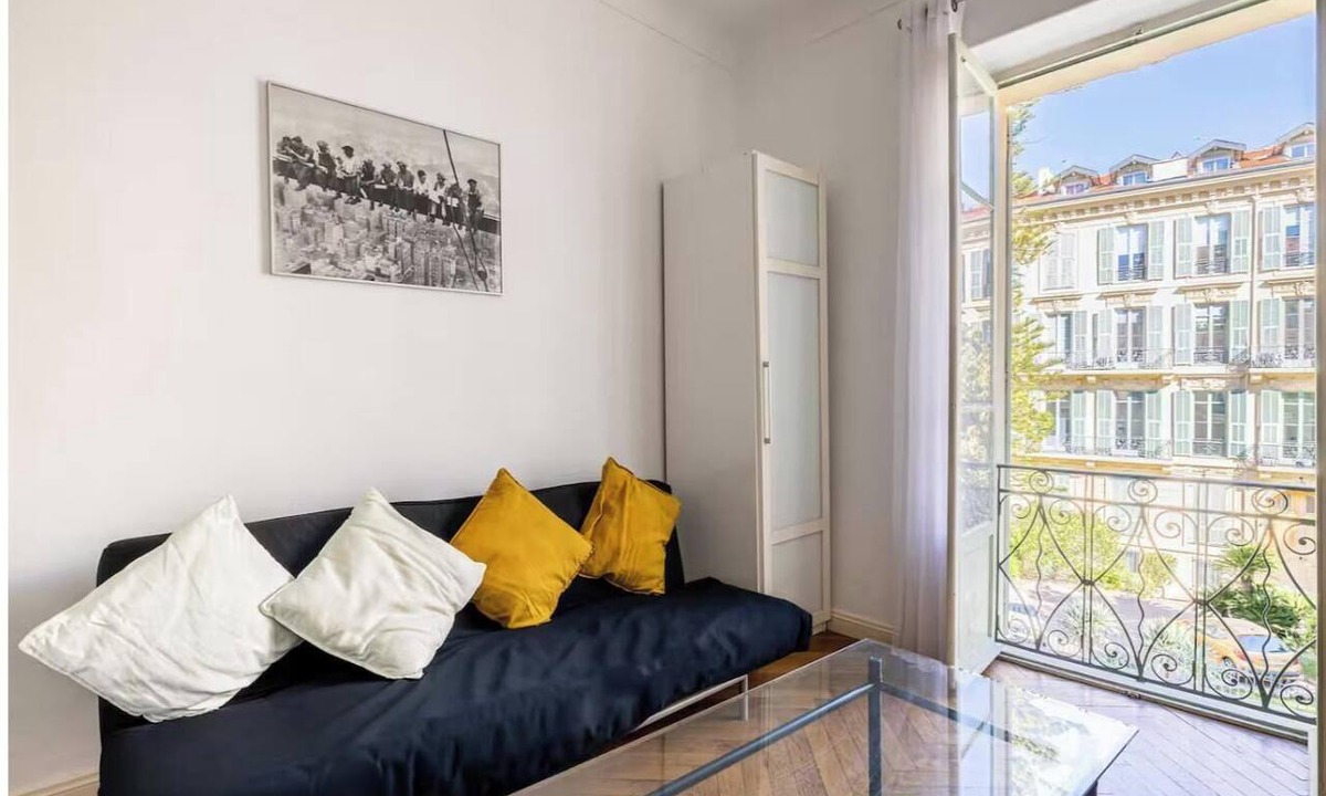 Jean-Medecin Apartment | PERFECTLY POSITIONED BETWEEN THE PROMENADE DES ANGLAIS & SAINT-NICOLAS CATHEDRAL