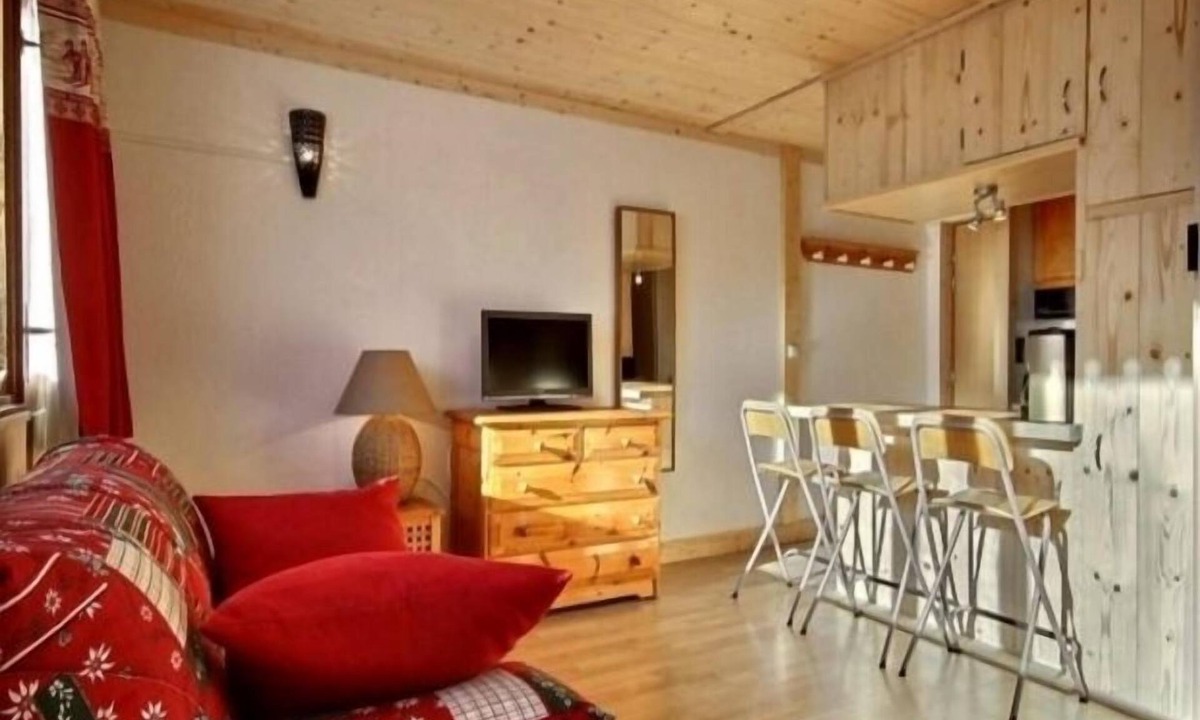 Plagne Centre Apartment | Renovated south studio with balcony, 3/4 pers., ski-in/ski-out