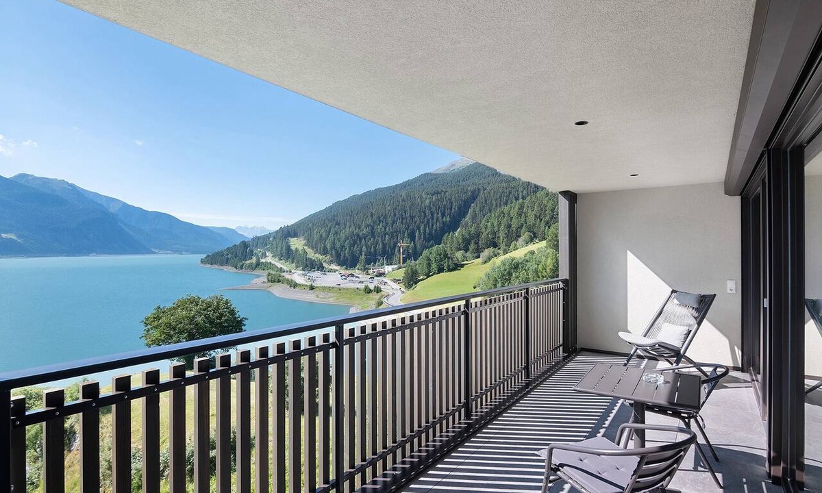 Resia Apartment | Residence Froy Apartment 9 – Lake View, Whirlpool & Breakfast Included