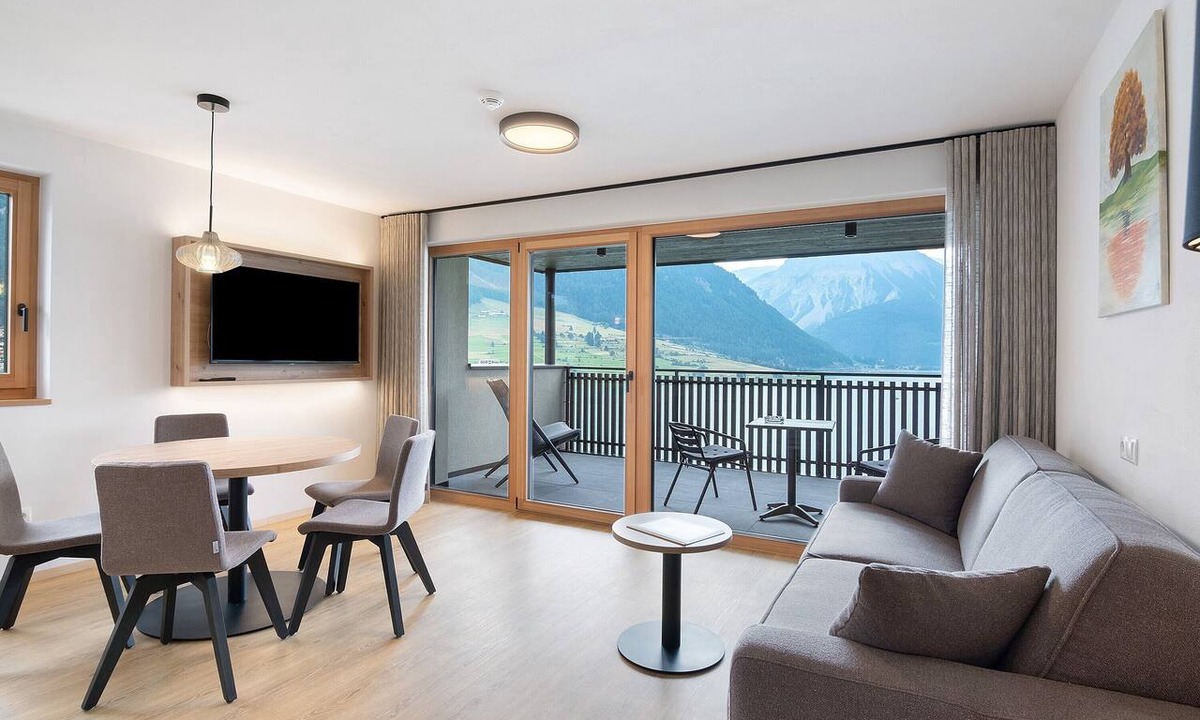 Resia Apartment | Residence Froy Apartment 7 – Lake View, Whirlpool & Breakfast Included