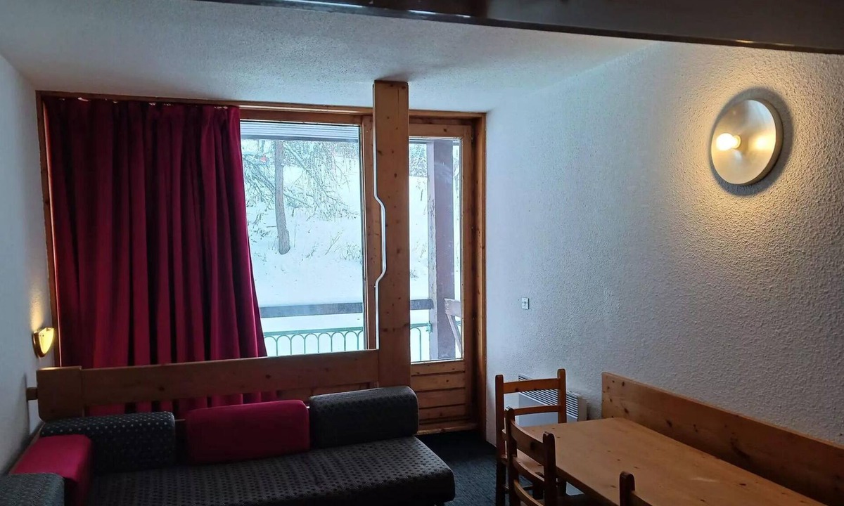 Arc-1800 Apartment | Residence Lauzieres - 2-room apartment for 7 people skis at the feet and close to shops in the village of Charvet in Arc 1800