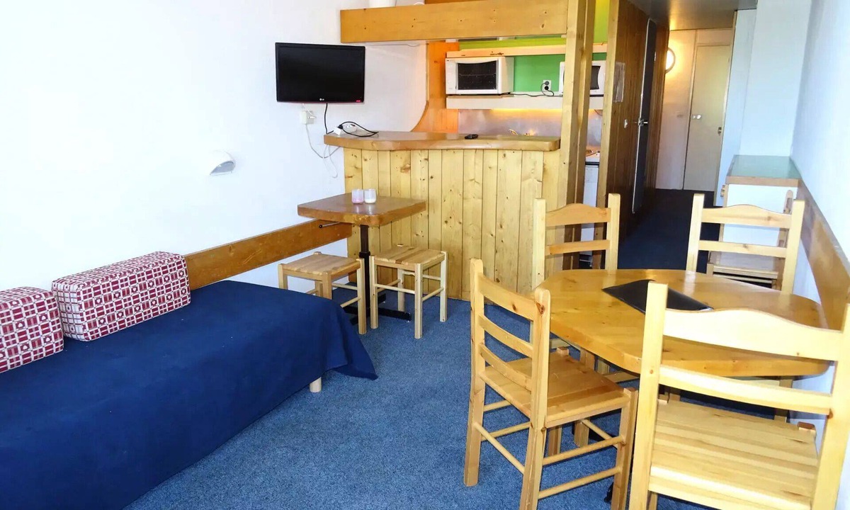 Arc-1800 Apartment | Residence Lauzieres - Studio 5 people ski to the feet and close to shops in the village of Charvet in Arc 1800