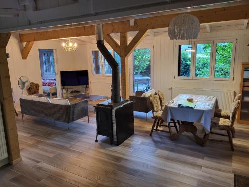 Noville House | Rhône Cottage 4, villa, jardin, vélos, balançoires, jeux, 200m étang Vieux Rhône