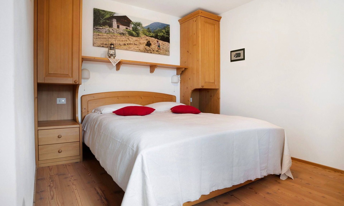 Sant'Orsola Terme Apartment | Room 'La Gemma - Stanza Del Fieno' with Mountain View, Shared Garden and Wi-Fi