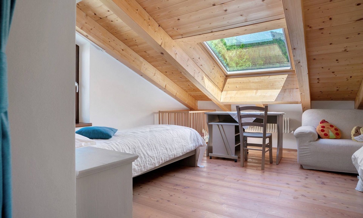 Sant'Orsola Terme Apartment | Room 'La Gemma - Stanza Dei Colori' with Mountain View, Shared Garden and Wi-Fi