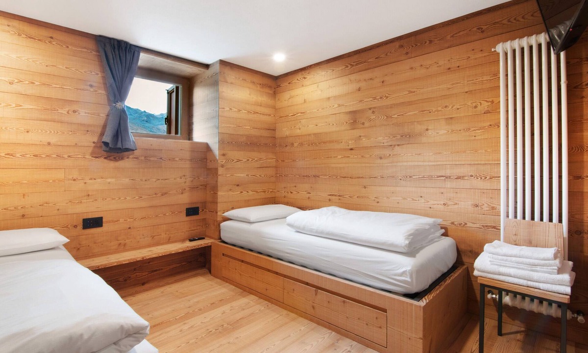 Montespluga Apartment | Room 'Tambò' with Lake View, Shared Garden and Wi-Fi