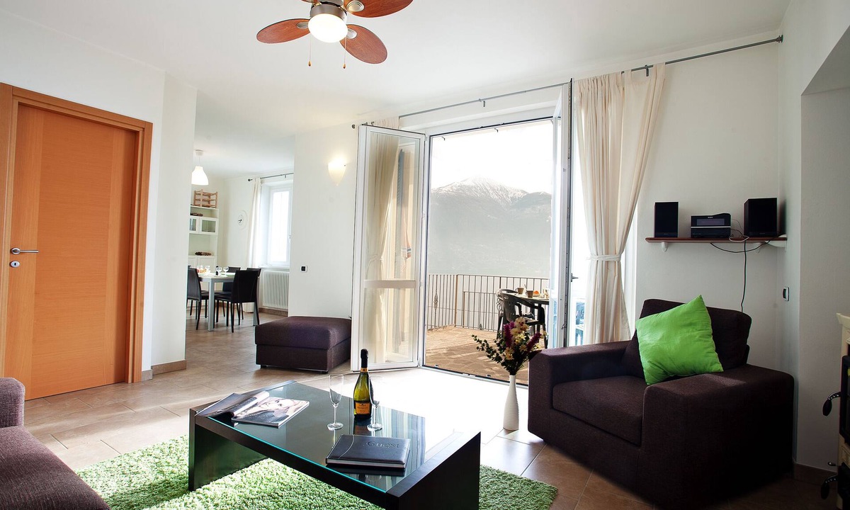 San Siro Apartment | San Siro Residence – Lake View Home With Pool by Italian Apartments.