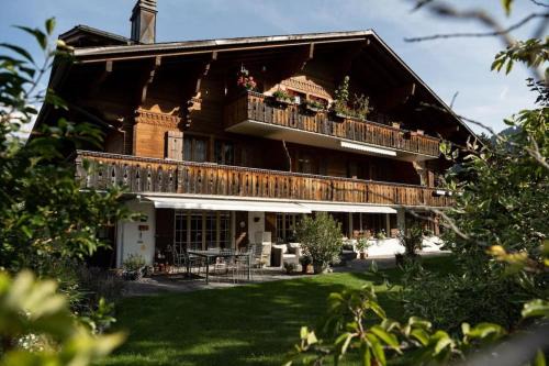 Saanen Apartment | Schützenweg 2 - Central & Cozy by Heiti Gstaad