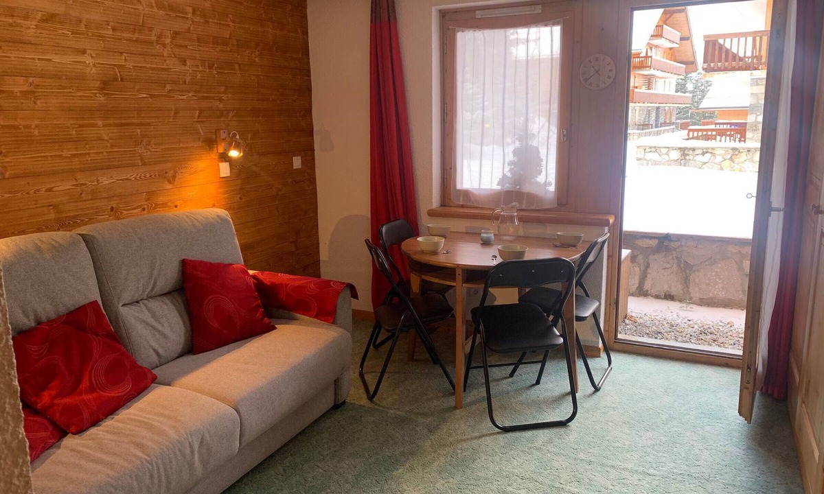 Meribel Apartment | Ski-in studio Méribel Altiport, balcony, up to 4 people.