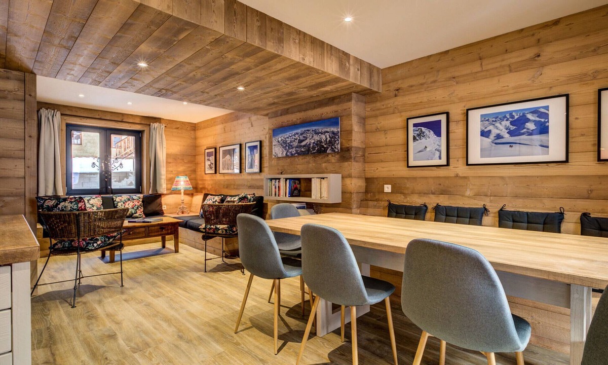 Plagne 1800 Ski Chalet | Spacious Central Chalet with Wifi and Pets Allowed